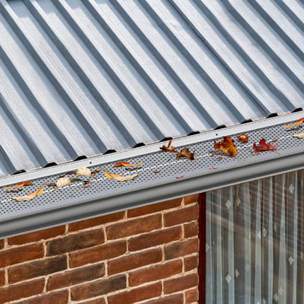 VEVOR dakgootbeschermer 5" breed aluminium bladfilter DIY dakgootafdekking 13 stuks 500ft totale lengte 0,4 cm gatdiameter en 0,05 cm dikke Raptor dakgootbeschermer geschikt