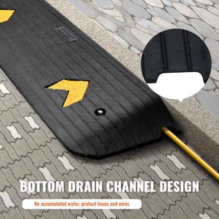 VEVOR drempeloprijplaat massief rubberen deur drempeloprijplaat 15 ton draagvermogen oprijplaat met goot 113x24,1x2,5 cm rolstoeloprijplaat oprijplaat rubberen oprijplaat ideaal bij oneffen bodem stoepranden